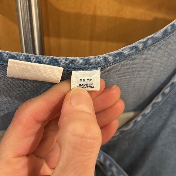 Gap Denim blouse. Size XS - Picture 4 of 4